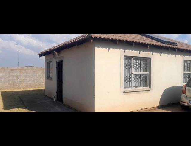 2 BEDROOM HOUSE FOR SALE IN LUFHERENG